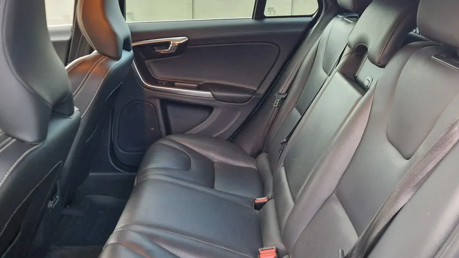 VOLVO V60 -