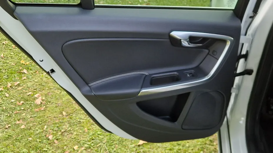 VOLVO V60 -