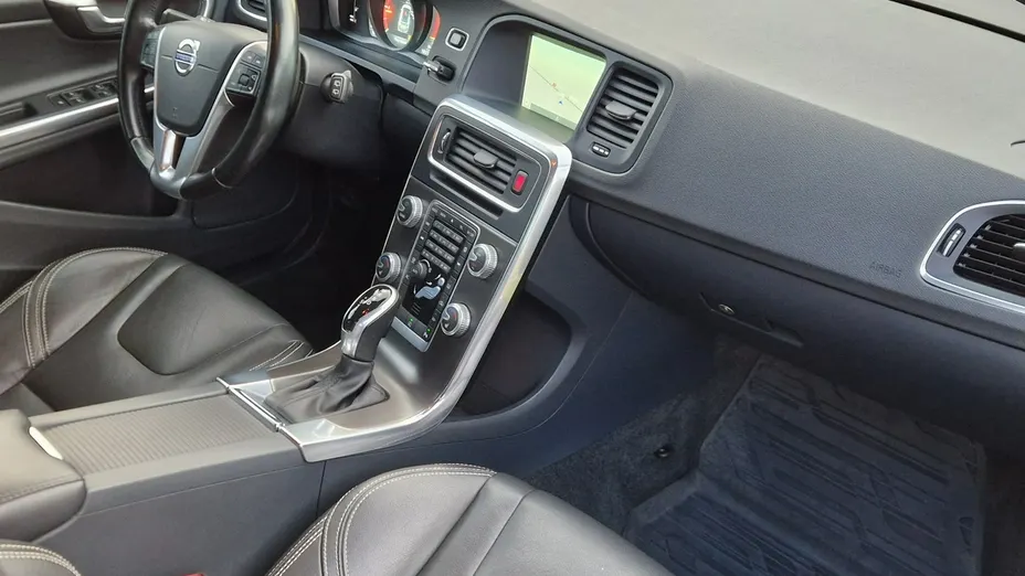 VOLVO V60 -