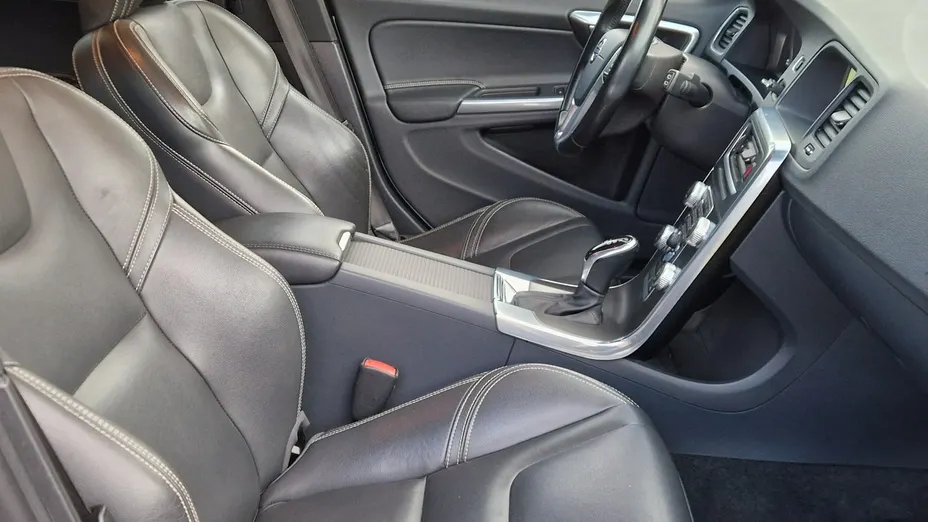 VOLVO V60 -
