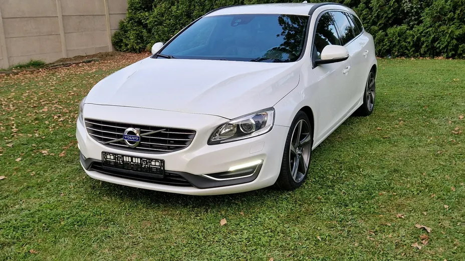 VOLVO V60 -