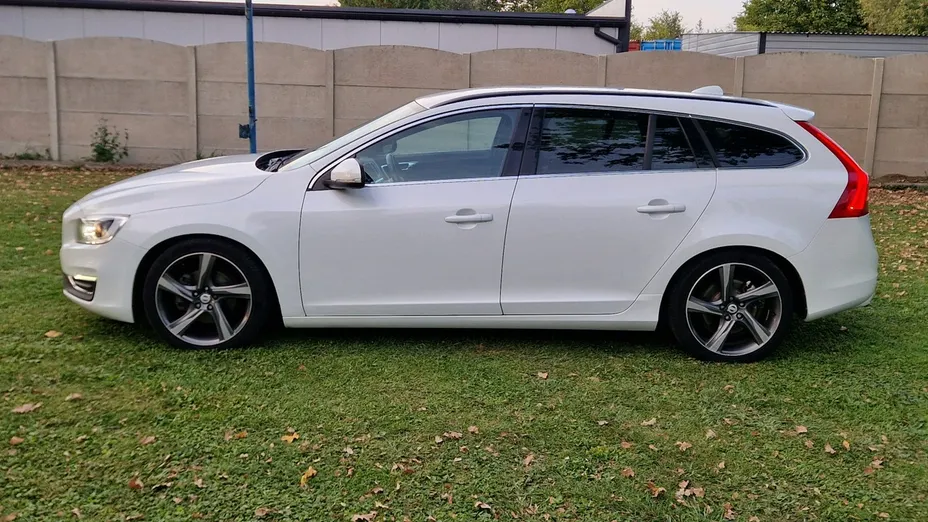 VOLVO V60 -