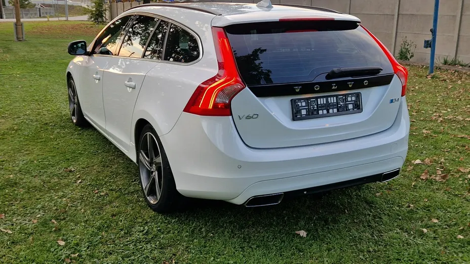 VOLVO V60 -