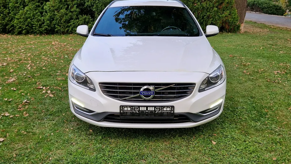 VOLVO V60 -