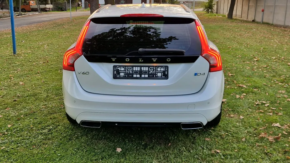VOLVO V60 -