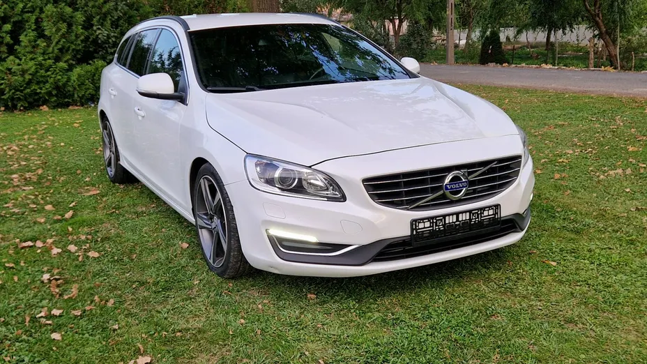 VOLVO V60 -