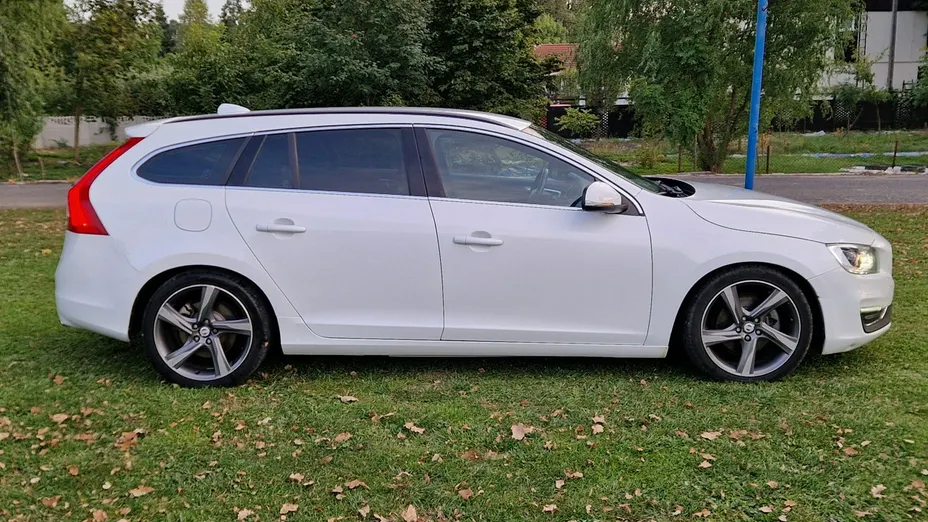 VOLVO V60 -