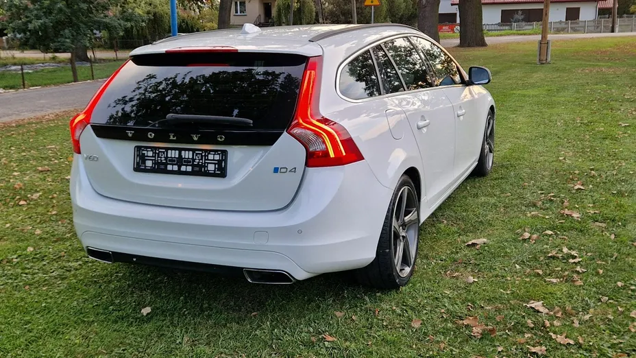 VOLVO V60 -