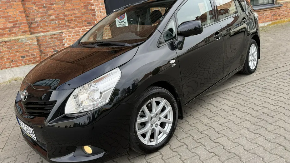 TOYOTA Verso -