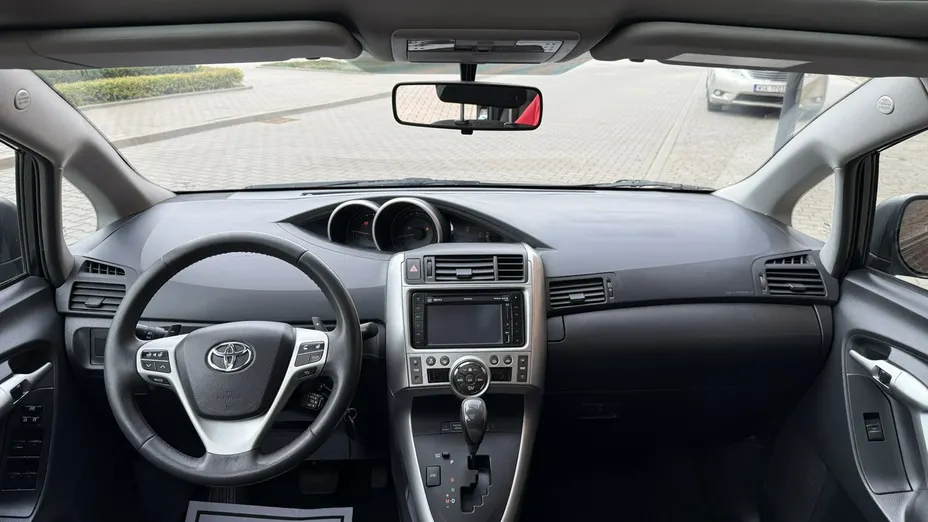 TOYOTA Verso -