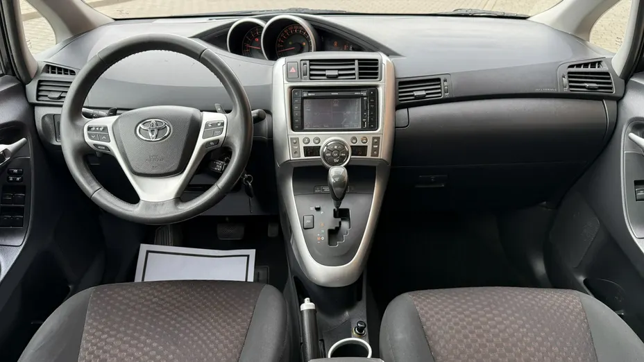 TOYOTA Verso -