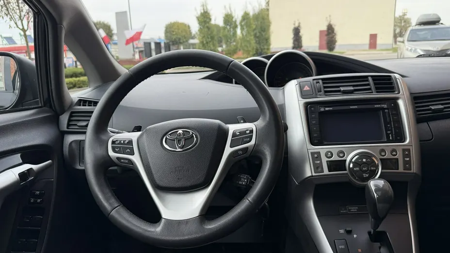 TOYOTA Verso -