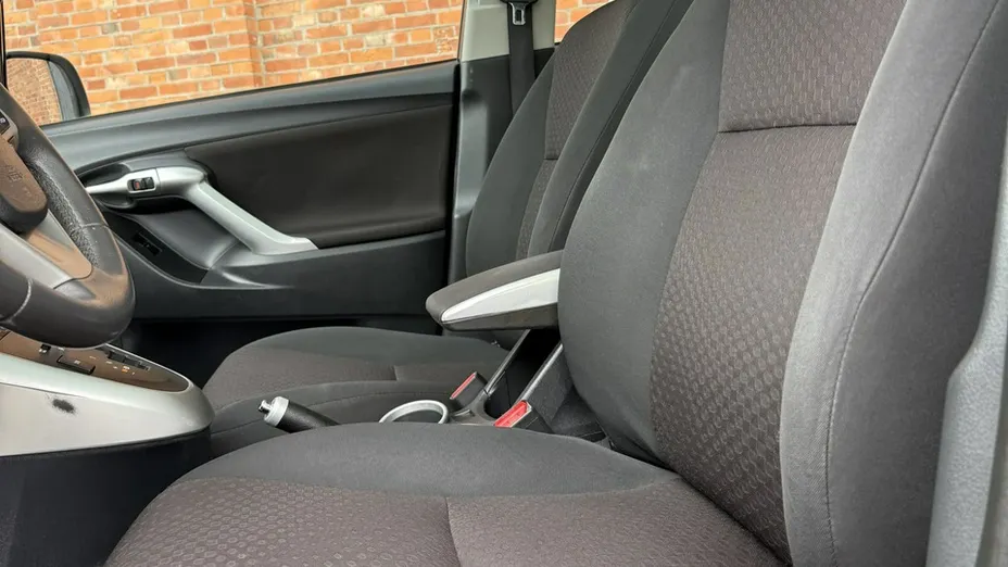 TOYOTA Verso -