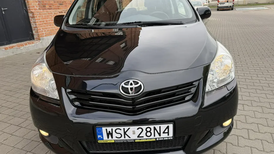 TOYOTA Verso -