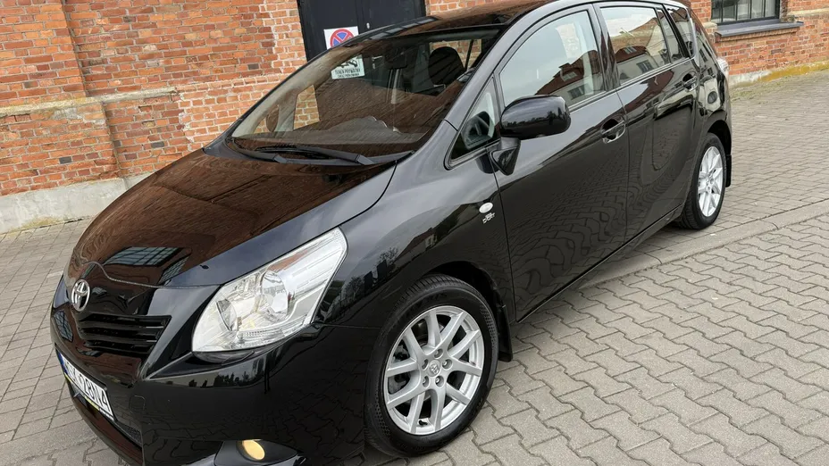 TOYOTA Verso -