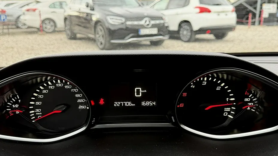 PEUGEOT 308 -
