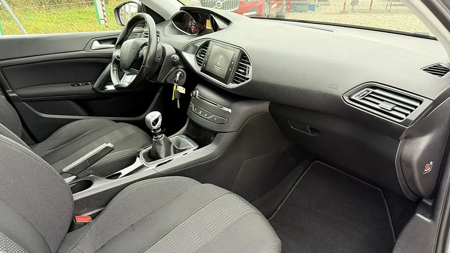 PEUGEOT 308 -