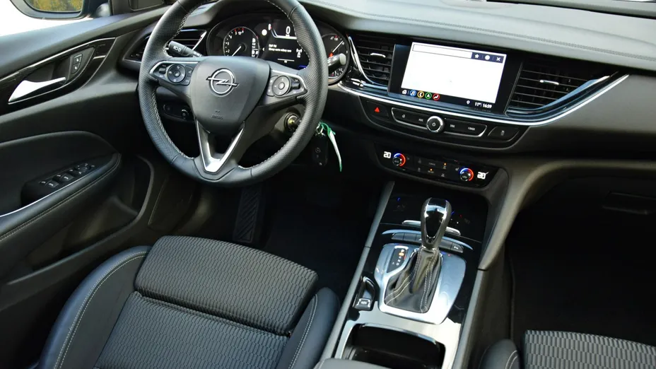 OPEL Insignia -