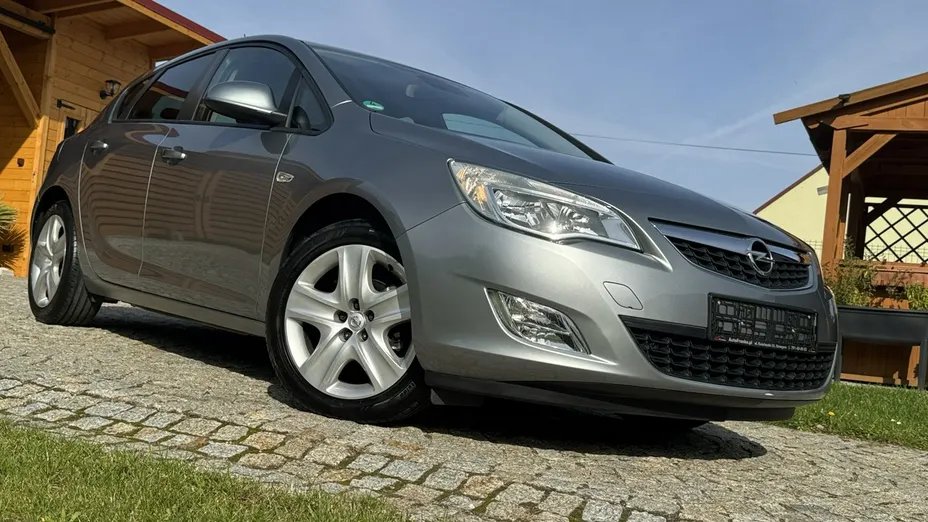 OPEL Astra -