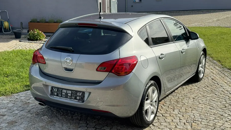 OPEL Astra -