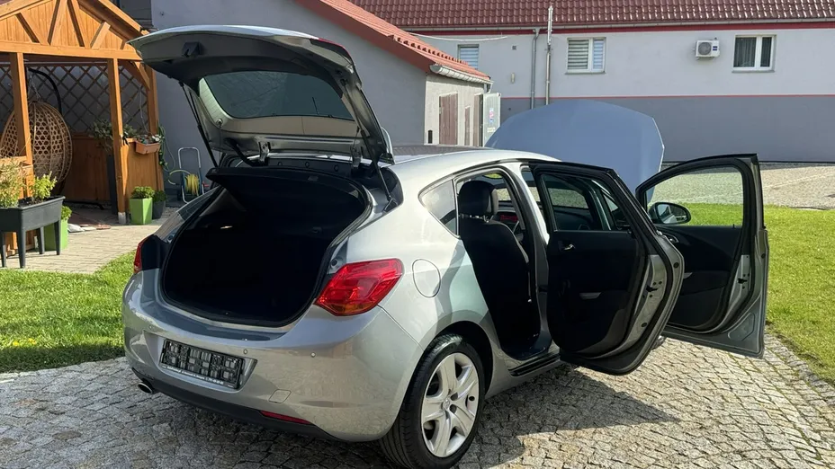 OPEL Astra -