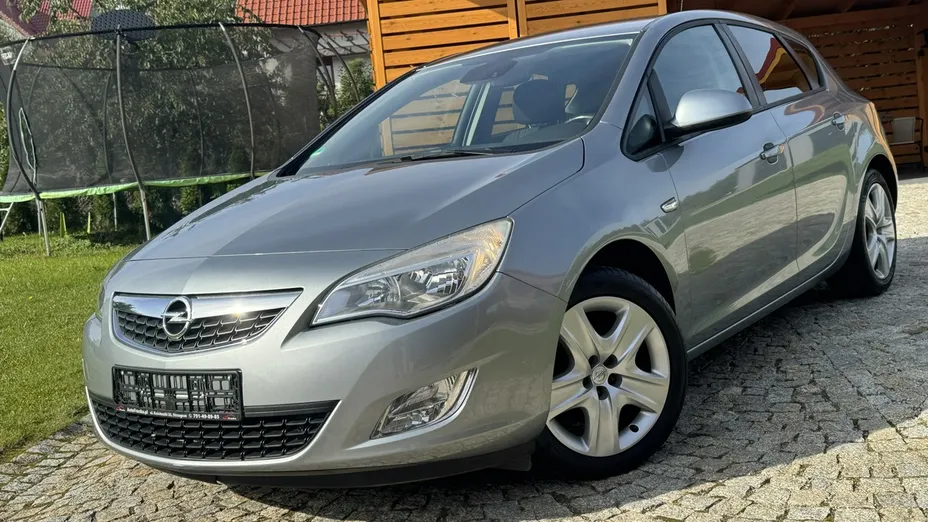 OPEL Astra -