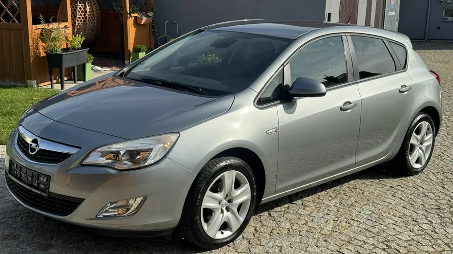OPEL Astra -