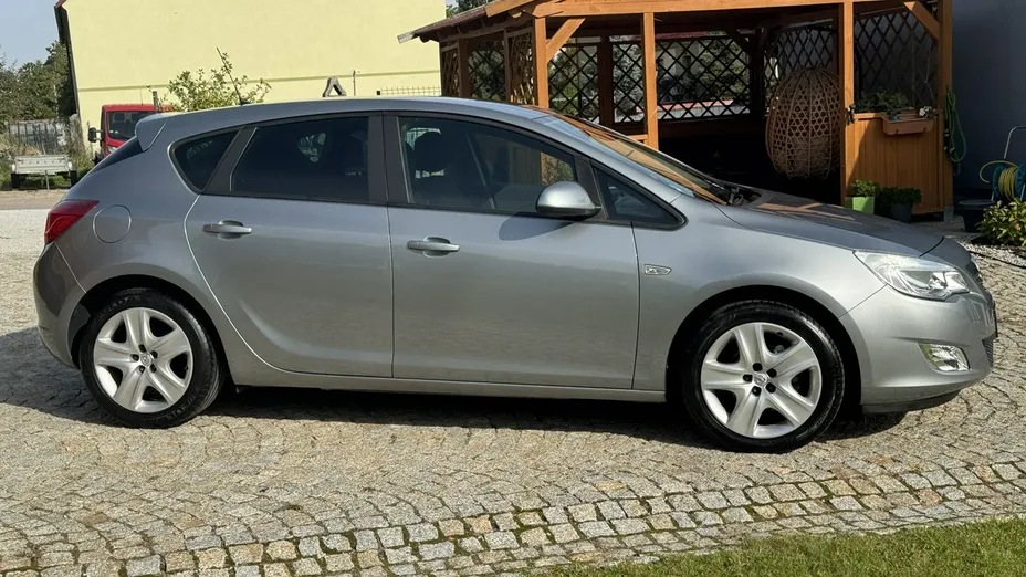 OPEL Astra -