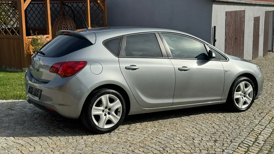 OPEL Astra -