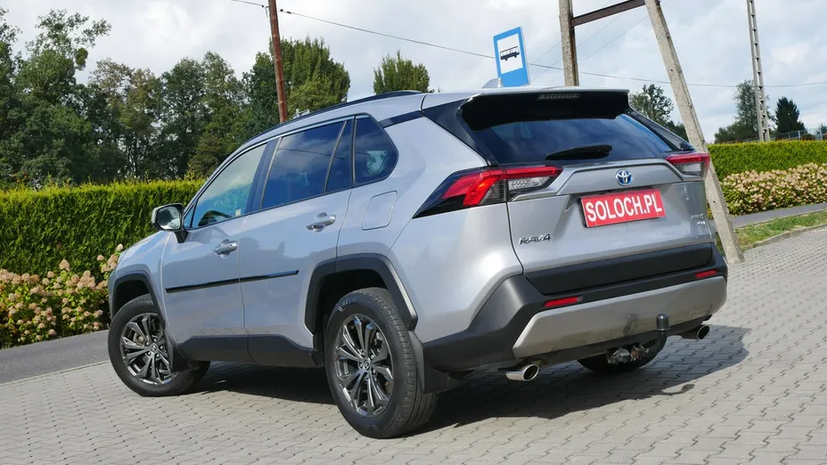 TOYOTA RAV4 -