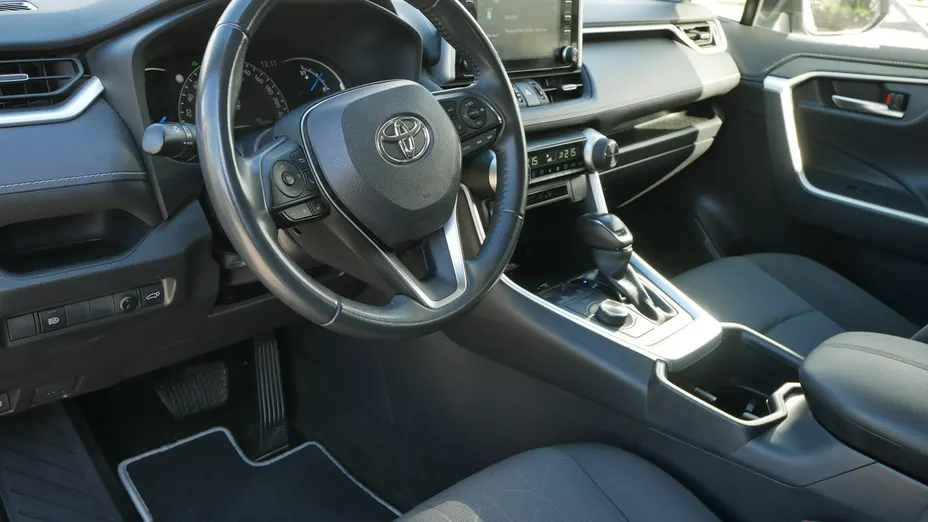 TOYOTA RAV4 -