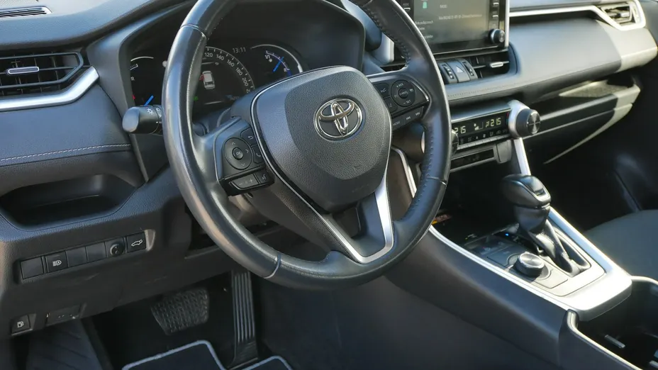 TOYOTA RAV4 -