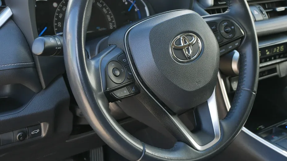TOYOTA RAV4 -