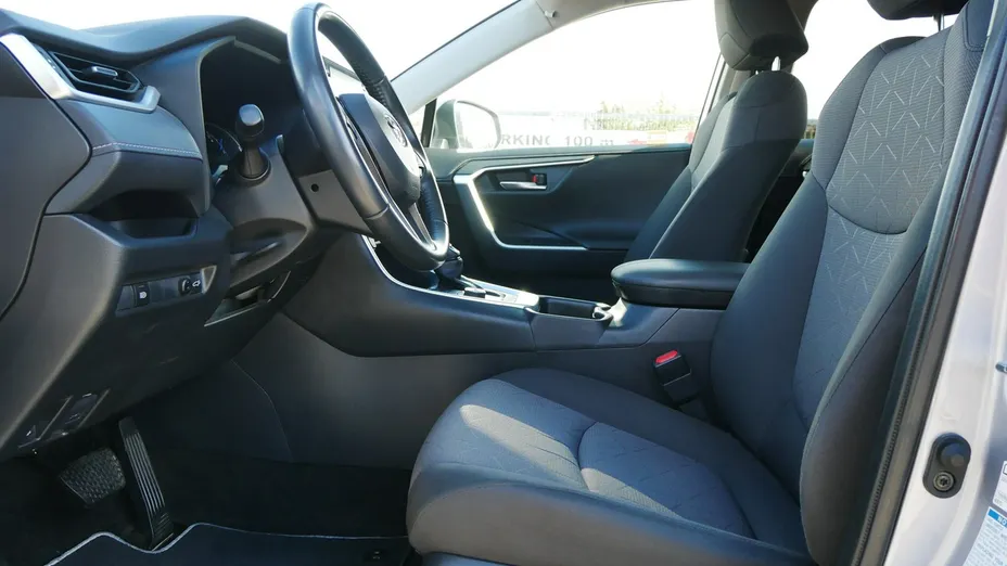 TOYOTA RAV4 -