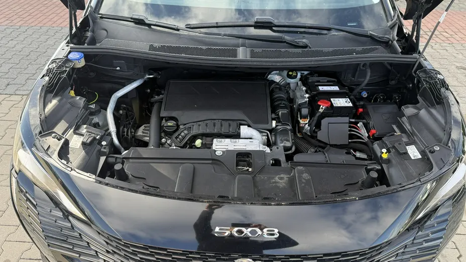 PEUGEOT 5008 -
