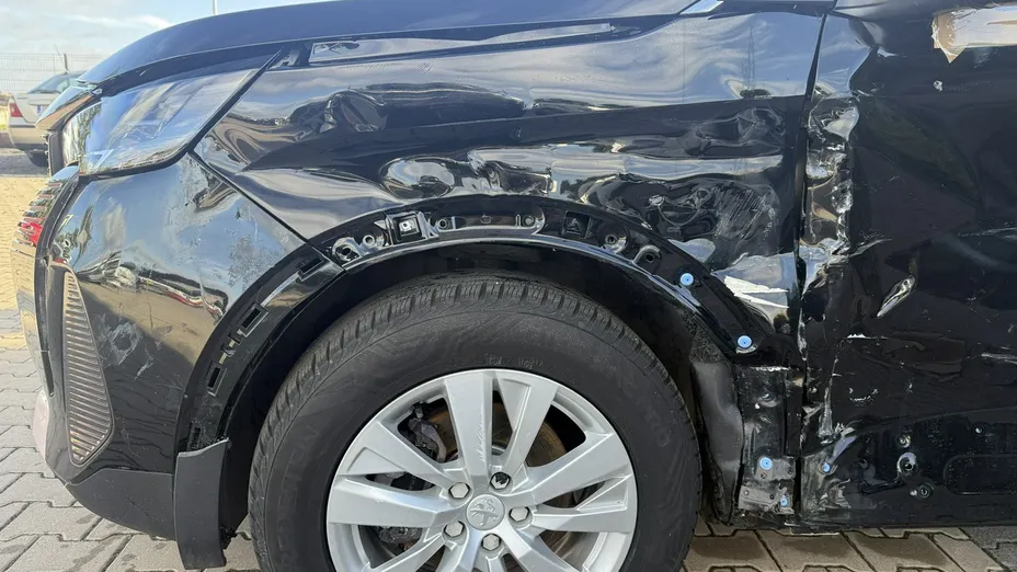 PEUGEOT 5008 -