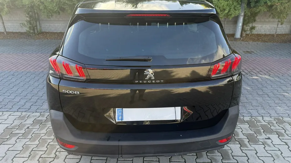 PEUGEOT 5008 -