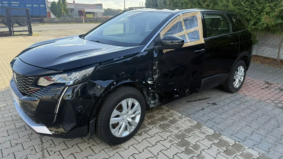 PEUGEOT 5008 -