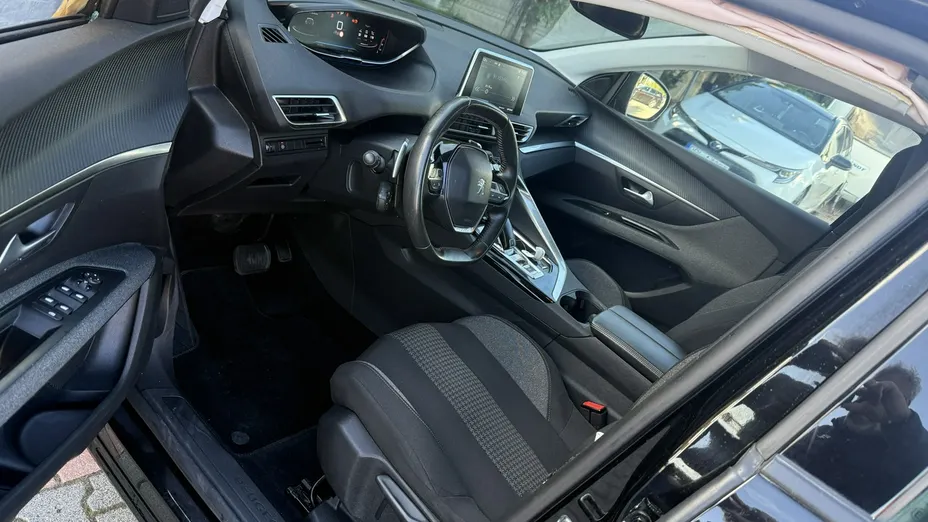 PEUGEOT 5008 -