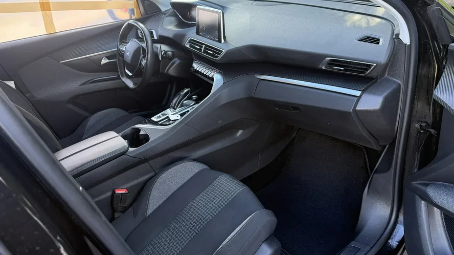 PEUGEOT 5008 -