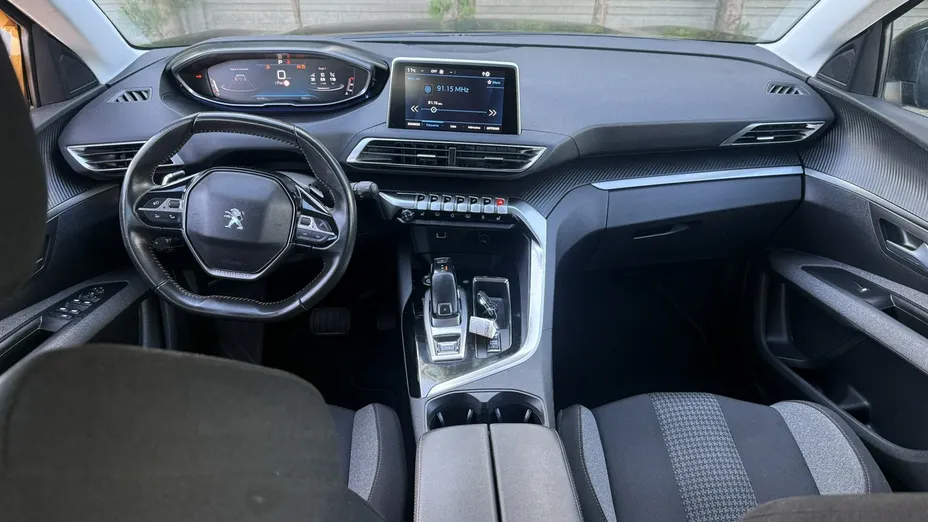PEUGEOT 5008 -