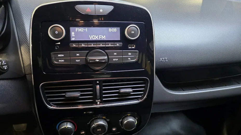 RENAULT Clio -