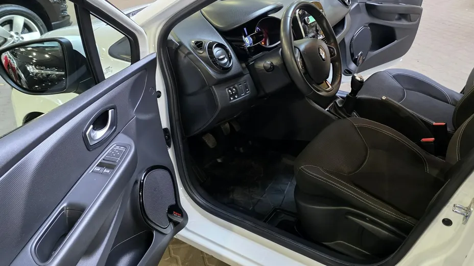RENAULT Clio -