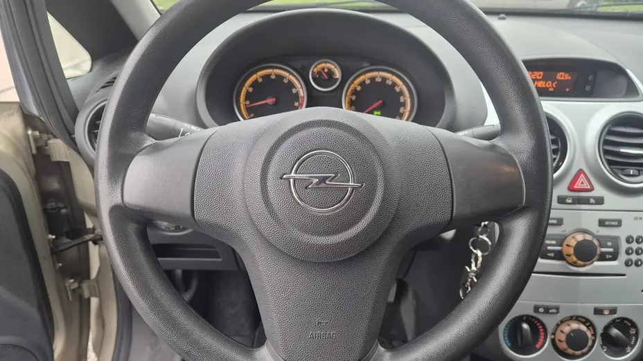 OPEL Corsa -