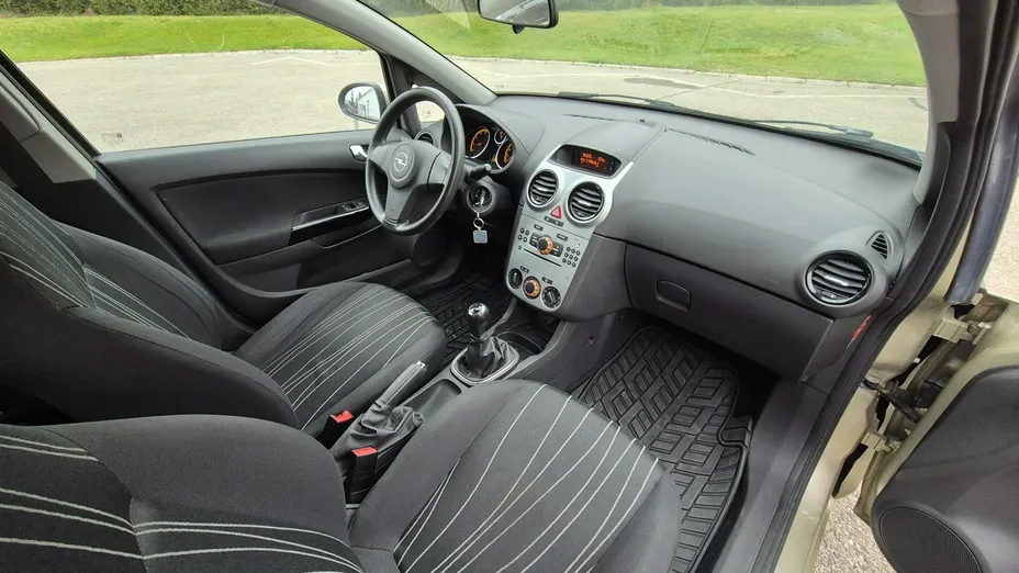 OPEL Corsa -