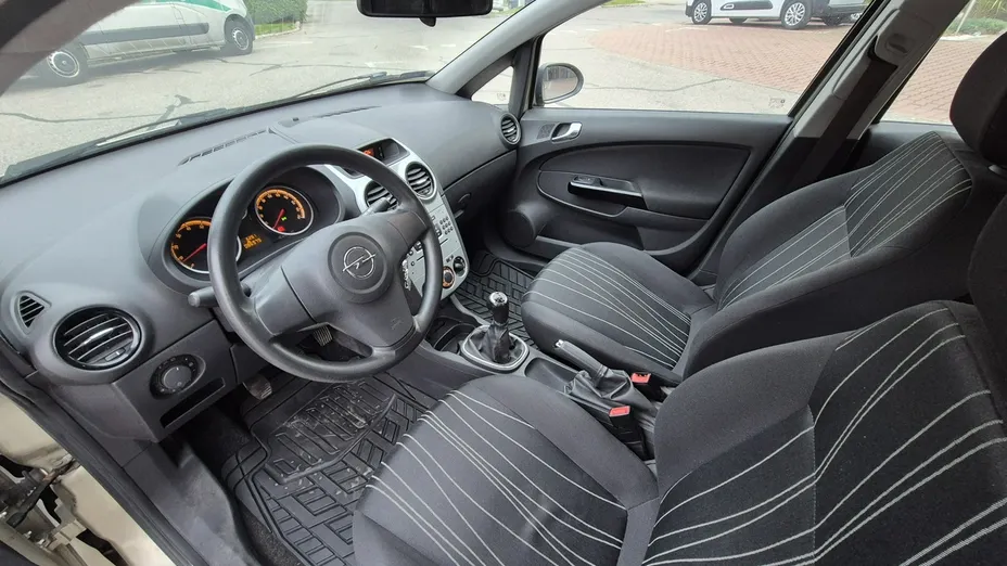 OPEL Corsa -