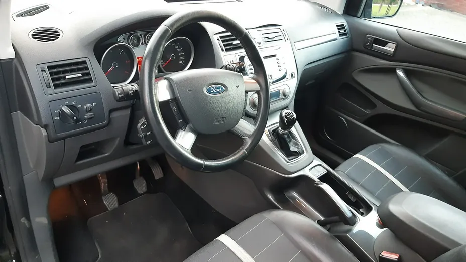 FORD Kuga -
