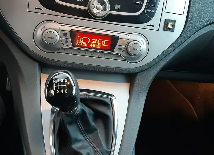 FORD Kuga -