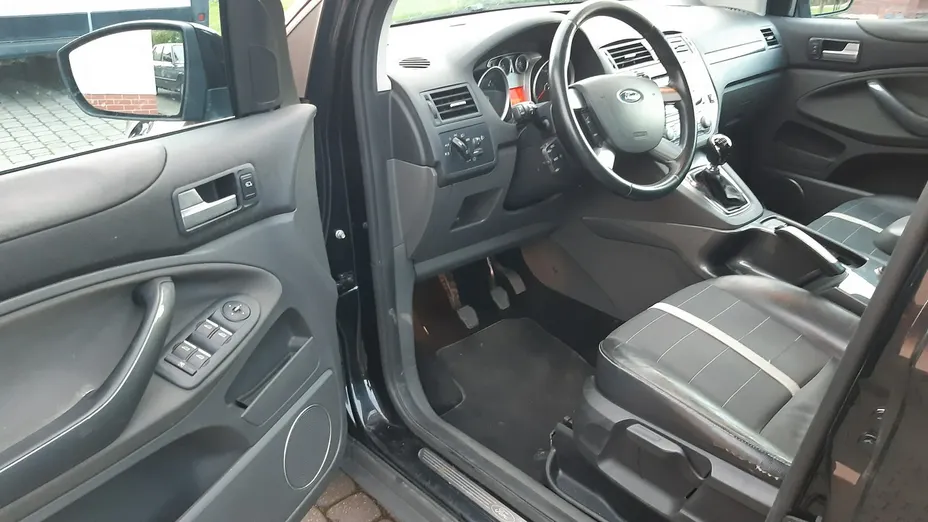 FORD Kuga -