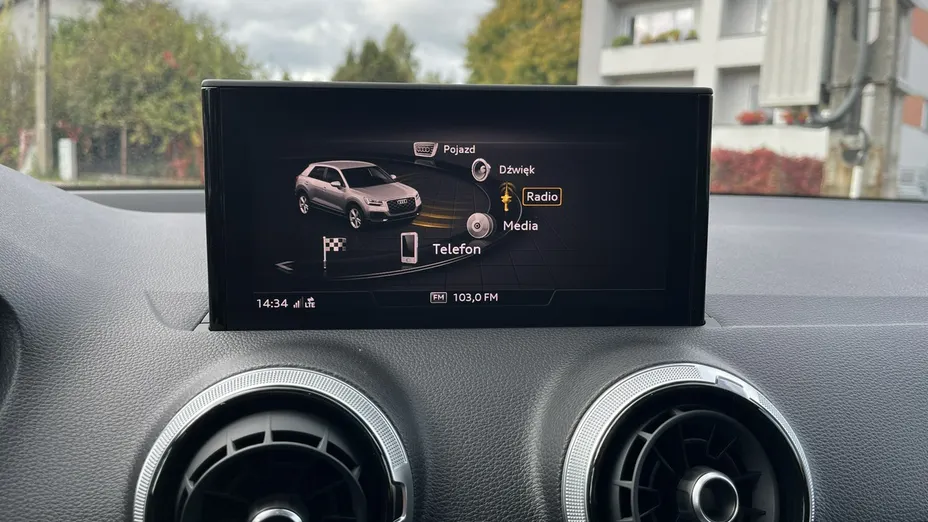 AUDI Q2 -